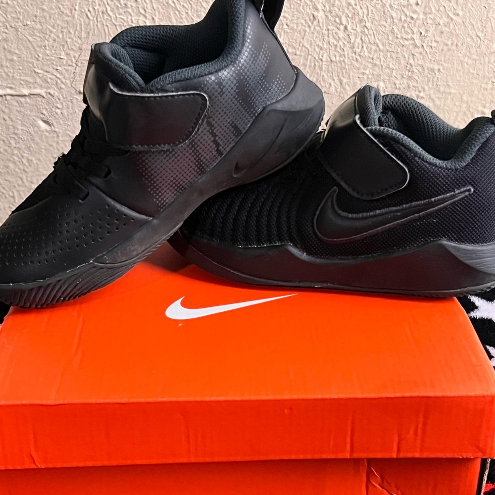 NIKE